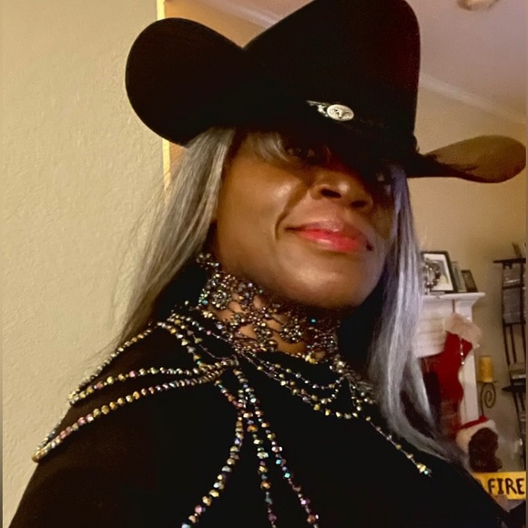 DrPsych_Faves12 is Live! Your Crystal Luxury Doctor! Gold โญ๏ธ Posh Ambassador! - Picture 3 of 17